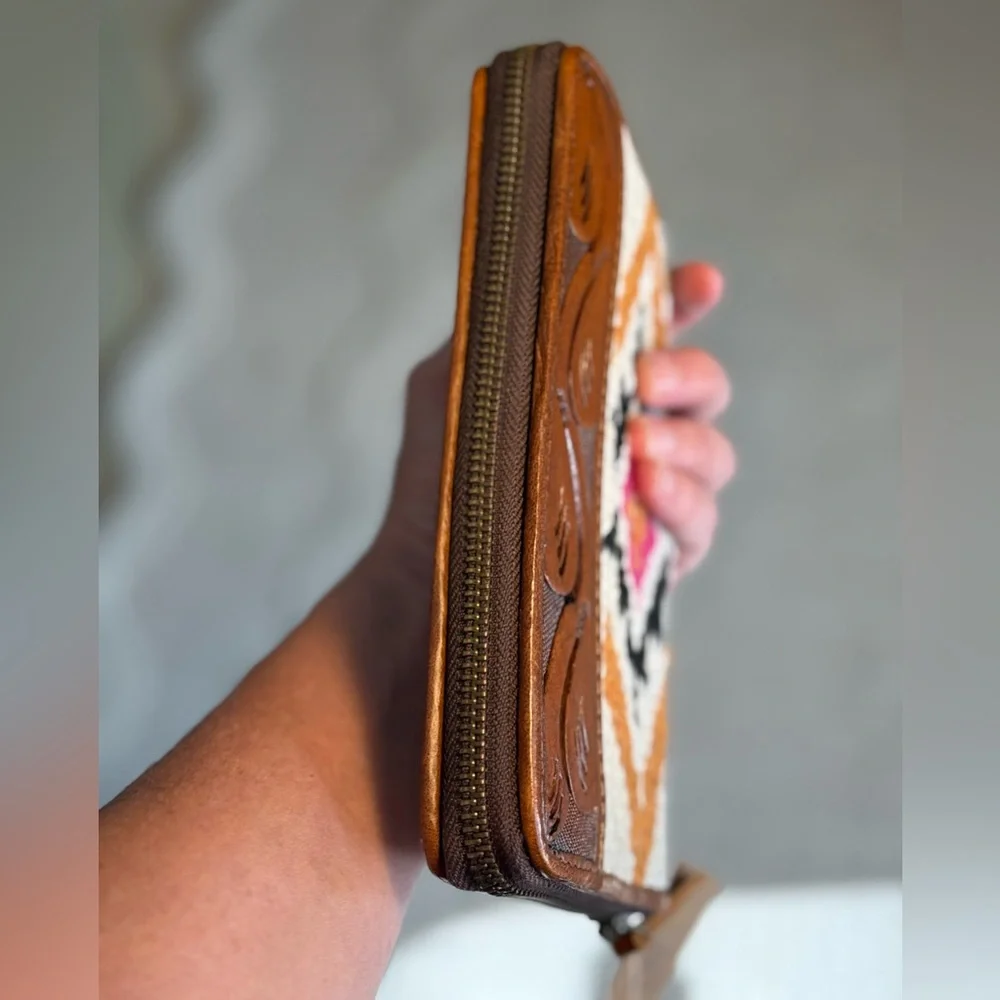 ARIAT Blanket Wallet - Picture 6 of 12